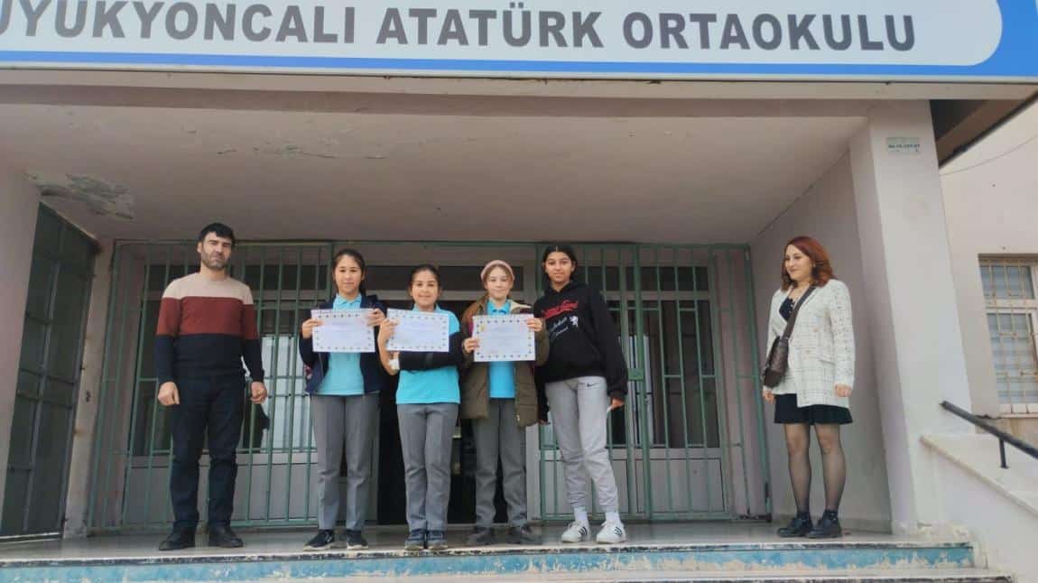 Okulumuzda İstiklal Marşını Güzel Okuma Yarışmasında Derece Alan Öğrencilerimizi Ödüllendirdik